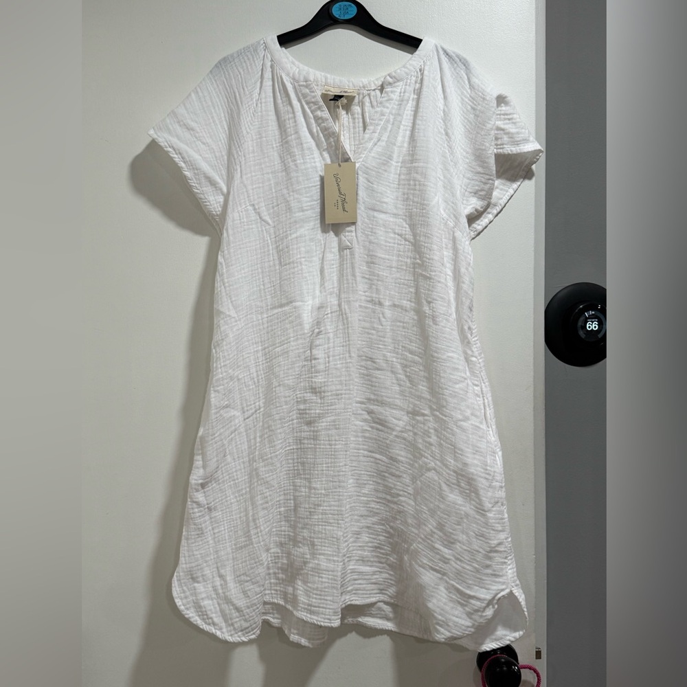 Universal Thread Textured White Coverup